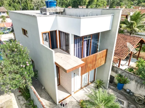 Casa a venda localizada bairro Vila Dom Pedro a pouco menos de 500m de toda área comercial do Centro da Cidade de Paraty